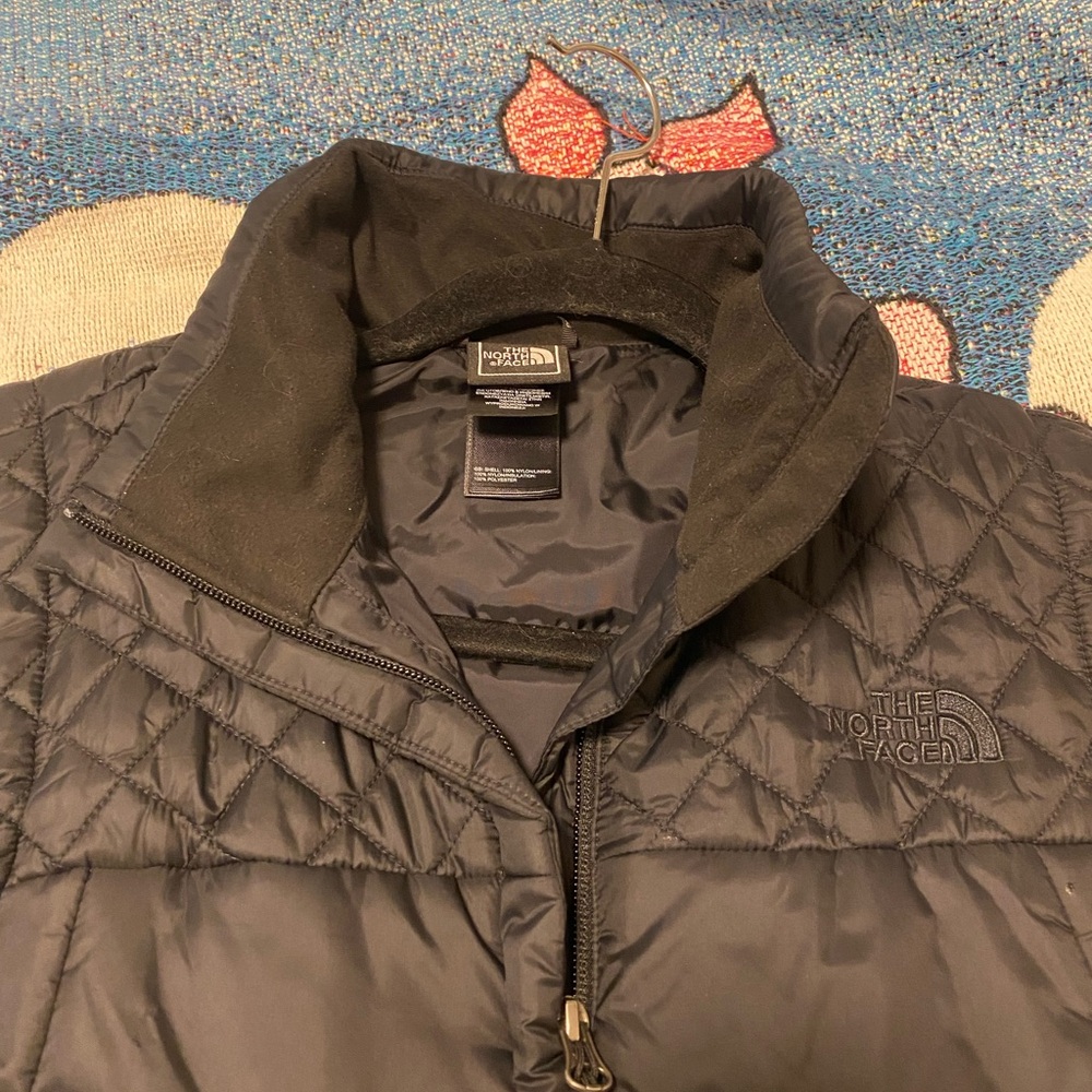 Women's Black Quilted Vest - Picture 3 of 4